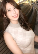旦那公認の抑えられないネトラレ衝動！真面目そうなドM変態妻がカメラの前で全てを晒す。ブラから乳首が零れるほどの美乳とムッチリ美尻。旦那以外にま●こを搔き混ぜられてピチャピチャ潮吹き。自分の潮がたっぷりついた指を舐める表情もエロ過ぎる！圧倒的感度のま●こは挿入しただけで絶頂？！他人棒で汗だく逝きまくり！【初撮り】ネットでAV応募→AV体験撮影 2326