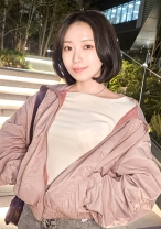『見られてるって思うだけで濡れる。撮られるほどに体が反応する 22歳、いと 美容師、彼氏ナシ、恋愛より快感優先の生活 誰かに見せることで昂ぶる見せたがり体質は、パンツにシミができるほどの性欲を抱えたまま、カメラの前で解放されていく 波打つでか尻、フェラ中に自分で乳首をいじる指、腰が引けても止まらない中イキ──ハメ撮りという名の性癖開示ファイル』 【初撮り】ネットでAV応募→AV体験撮影 2392
