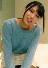 エクボが可愛い女子大生